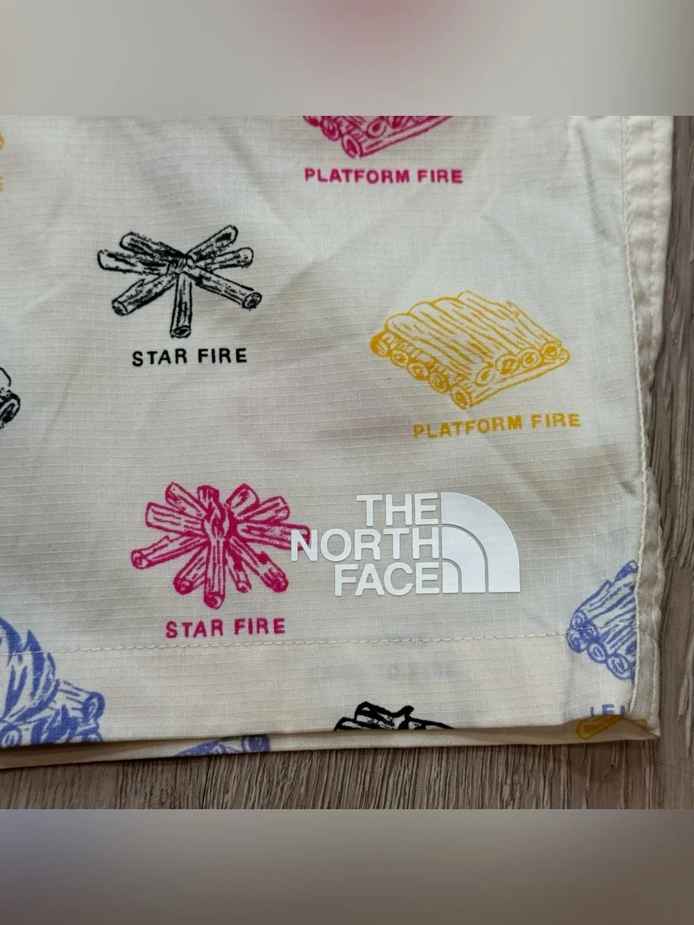 New THE NORTH FACE  SZ 36  Campfire print Swim trunks